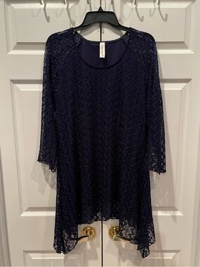 Decorated Originals Navy Blue Lace Overlay Sharkbite Tunic Top — Size XL